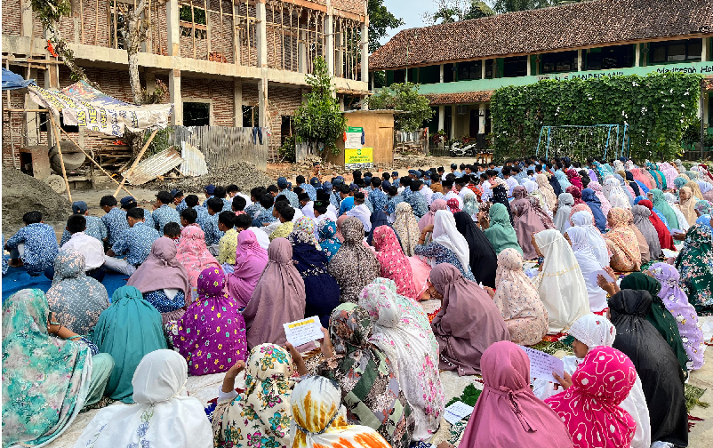 BERSEMI (Berdhuha Setiap Kamis Pagi)